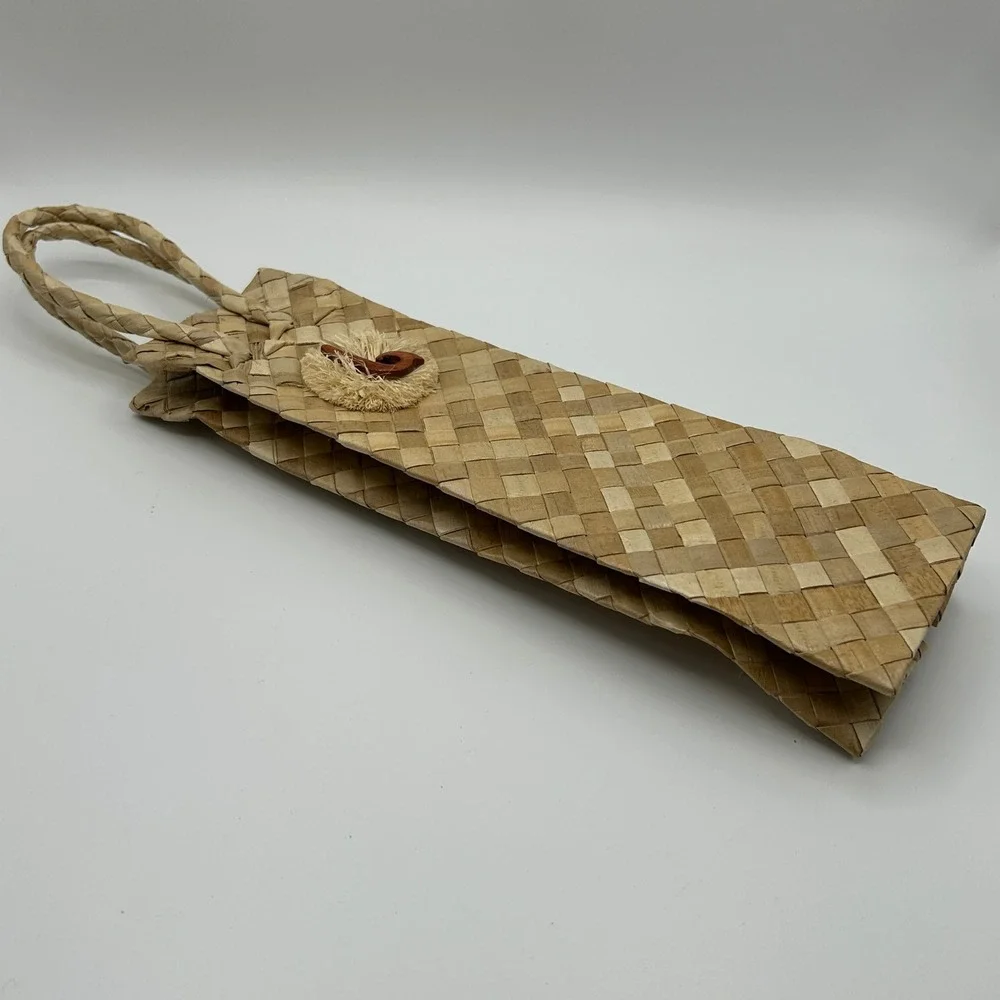 Woven Straw Wine Bottle Gift Bag Natural Palm Leaf Braided Handle Tropical Tiki